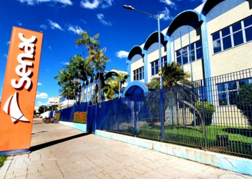 Cursos gratuitos de saúde, beleza, tecnologia e negócios são ofertados pelo Senac; veja como se inscrever