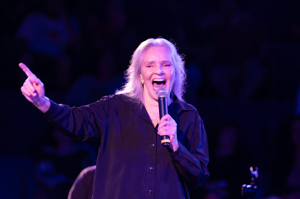 Angela Ro Ro morre aos 75 anos; personalidades lamentam