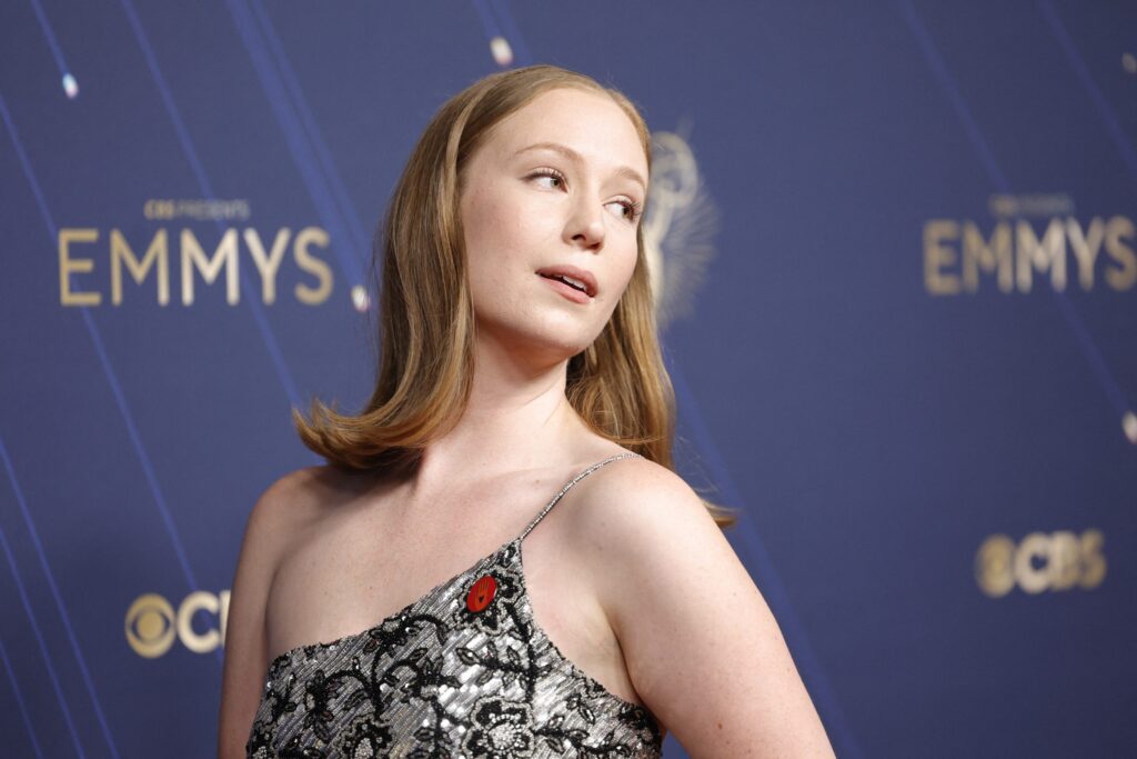 Quem é Hannah Einbinder, atriz que ganhou Emmy e causou polêmica com discurso