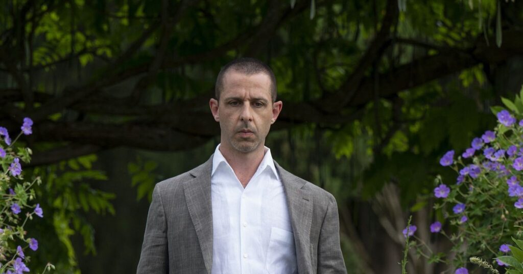 ‘A Rede Social 2’: Jeremy Strong vai interpretar Mark Zuckerberg na continuação