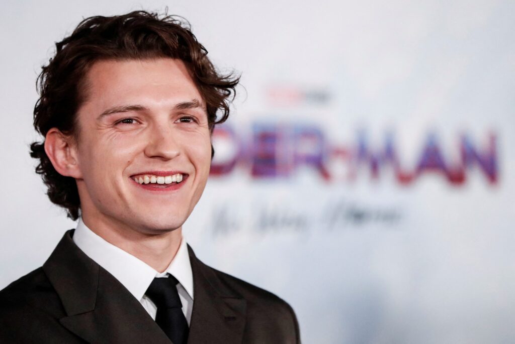 Tom Holland sofre concussão no set de ‘Homem-Aranha: Um Novo Dia’ e pausa as filmagens