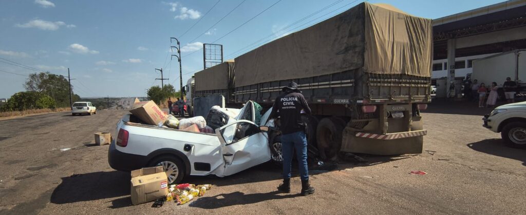 Motorista fica ferido após picape bater em carro e caminhão na TO-050