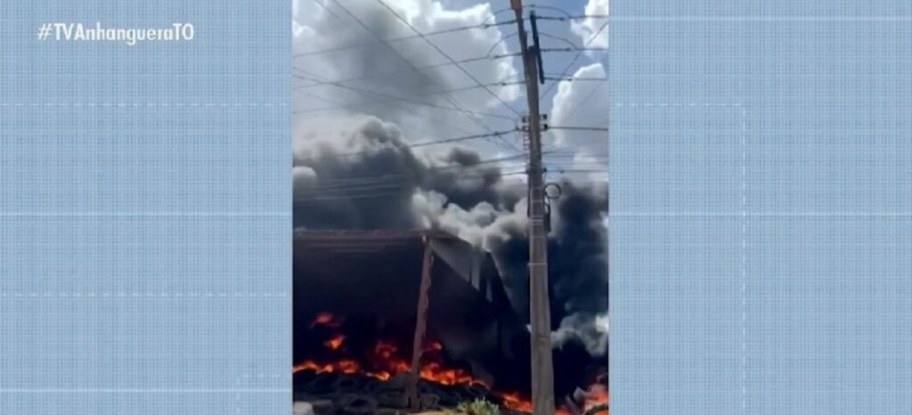 Depósito de pneus pega fogo e deixa brigadista ferido
