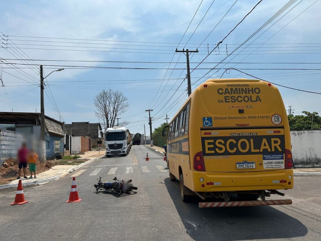 Acidente entre moto e ônibus escolar deixa um homem morto em cruzamento de Gurupi