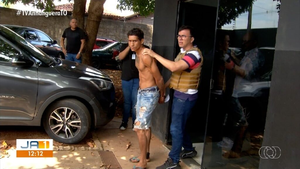 Suspeito de matar homem na porta de casa por ciúmes da mãe é preso pela Polícia Civil