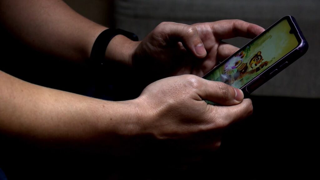 Ex-funcionária confessa ter desviado quase R$ 280 mil de empresa para apostar em jogos online, diz polícia