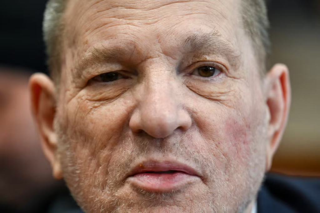 Harvey Weinstein, produtor preso por agressões sexuais, diz que prisão é um ‘inferno’