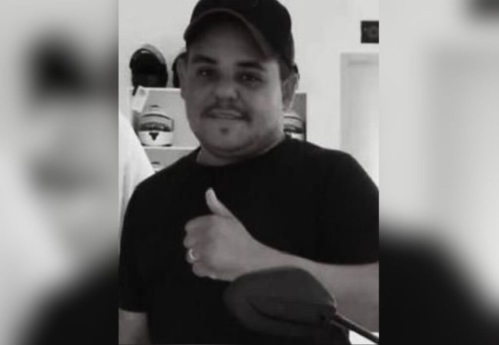 Motociclista morre após ser atingido por carro enquanto voltava do velório de um amigo, diz prima
