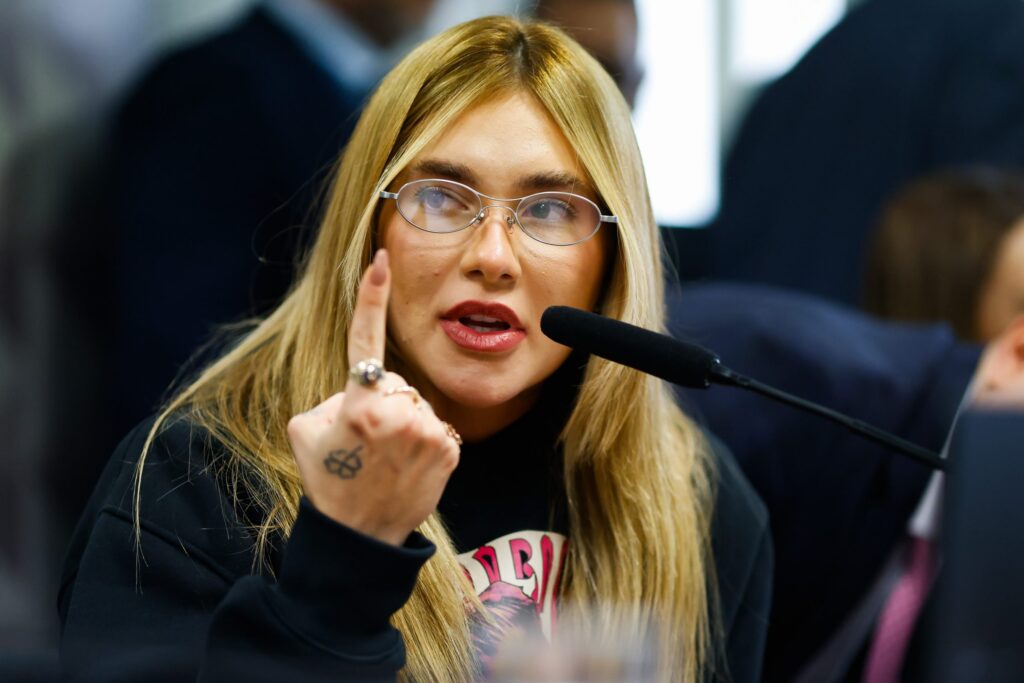 Virgínia desabafa após ser xingada no Maracanã: ‘Me senti acuada’