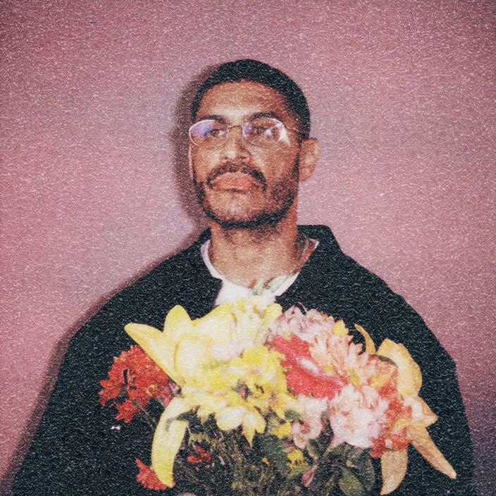 Criolo celebra 15 anos do álbum ‘Nó na orelha’ com turnê que se estenderá por 2027, abarcando sete capitais do Brasil