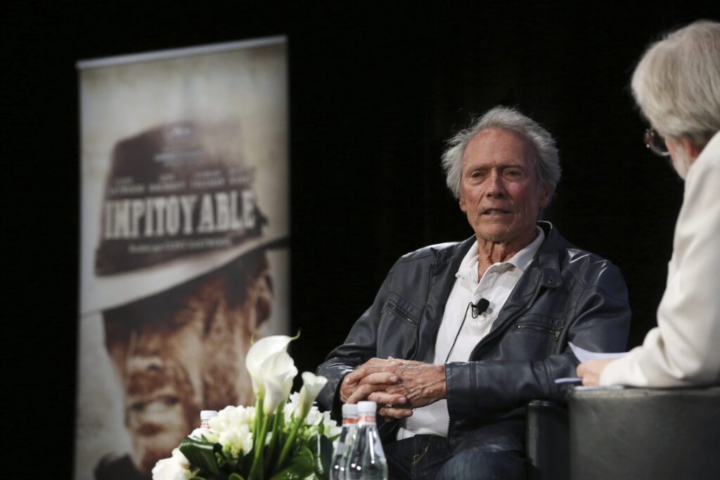 É #FAKE foto de aniversário de Clint Eastwood com atores renomados