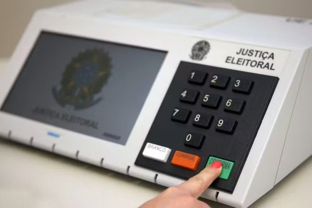 Eleitores são investigados após publicarem imagens dentro da cabine de votação nas redes sociais no TO